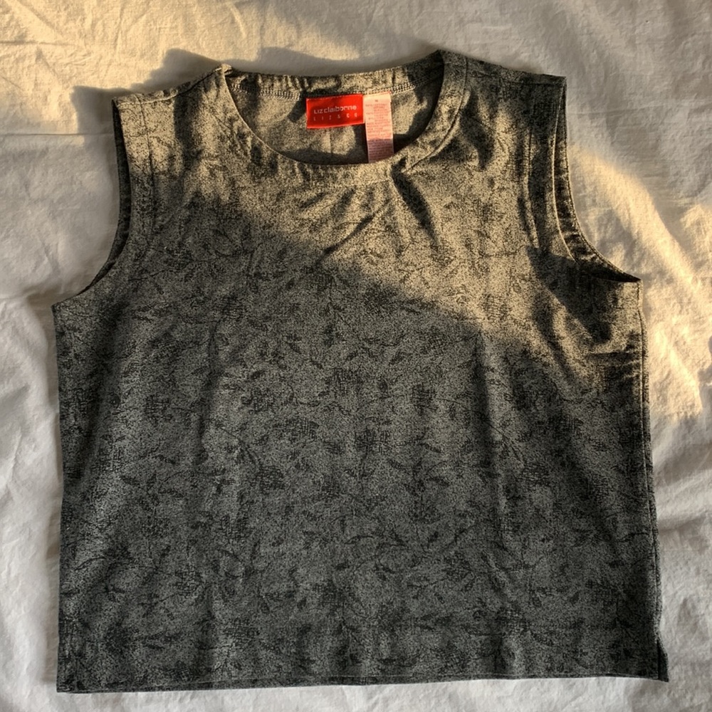 Liz Claiborne | M | Grey round neckline sleeveless top straight cut
